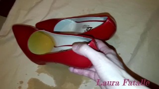 In Schuhe pinkeln - Laura Fatalle