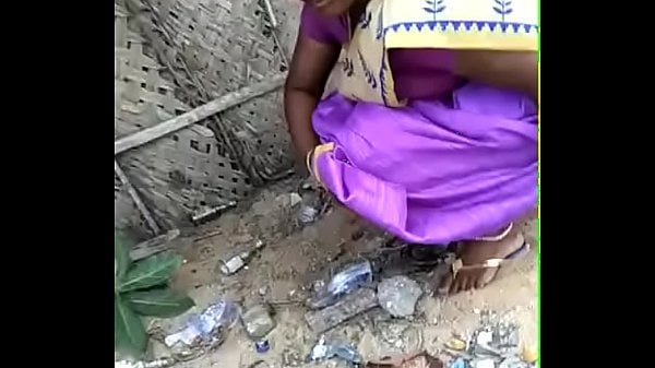 Tamil Aunty Urine Passing Video - Tamil Wife Pee in Front of Husband in Outdoor - Pisshamster.com