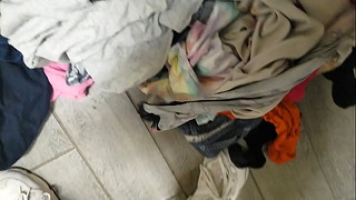 I Found Some Girls Laundry Left Out on the Laundromat and Piss on Them