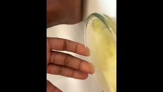 Phat Pussy Pee in der Clear Bowl
