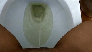 Fitte Med Stubbe Pees i Toalettet