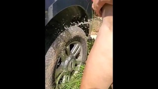 Tire Piss Shower Golden Pissing