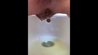 Chick Piss 16 Pissing