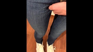 Тримання та змочування в вузьких джинсах із високою талією