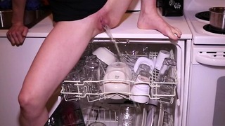Cargar el lavavajillas: orinar en todas las S y sartenes