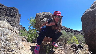 Piss Piss Travel – Fiatal csaj vendég pisizik a hegyekben Gran Canaria. Kanárián kívül