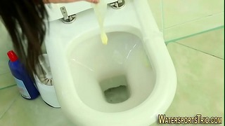 Pee Fetish Skank Pissing