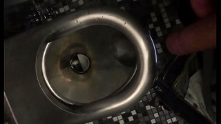 Pisse Sur Une Aire De Repos