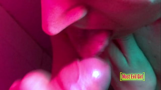 Un oral avec pisse et éjaculation sur les seins sous la douche - Vidéo complète