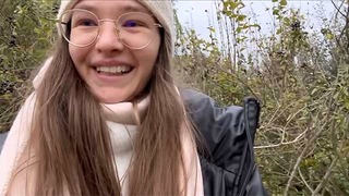 18 Jähriges Teenager Mädchen Pistst Im Wald