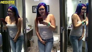 Sexy jenter trenger å tisse og fukte sine stramme jeans Spandex 2018