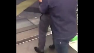 日本人の放尿 Shameless Vietnamese Exposed Standingpee In Convenience Store