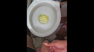 Helping My Male To Piss And Kissing A Piss Dick Bônus 04/08/2023