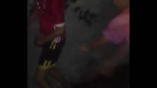 Chica con Severas masturbaci&oacute;nes Cr&oacute;nicas orina en publico