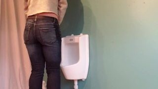 Dobbeltnørdet ved urinalet
