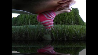 Girl Pisses Outdoor With Her Mini Skirt VR 360