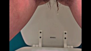 Harig poesje super close-up pissen voor de seks na de hele dag vast te houden