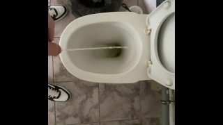 How do men pee in a public toilet? POV