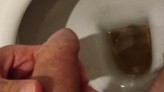 I Pee In The Toilet And Show My Dickhead… Писаю В Ладошку И Откатываю Головку Члена…