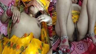 印度新婚Cauple撒尿床上房间性爱