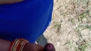 印度村哥和她男朋友在外面撒尿