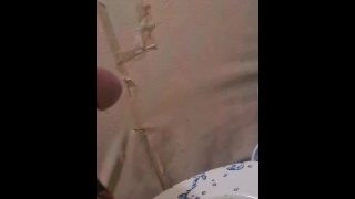 Je pisse avant que ma copine me suce