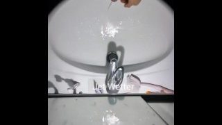 Rendetlen Pissing Into The Sink