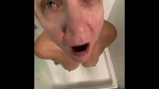 Hot MILF Mrs Desire gets a golden shower from Daddy