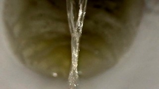 Ultra Close-Up Gold Piss Action – Leaks From My Pee Hole And Pays Visit To Toilet HD 4K