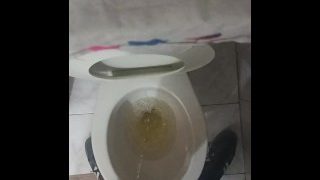 Mit großem Verlangen urinieren