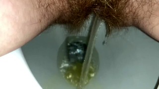 Phóng to tiểu trong nhà vệ sinh và trải rộng đôi môi âm hộ – Bunnie Lebowski