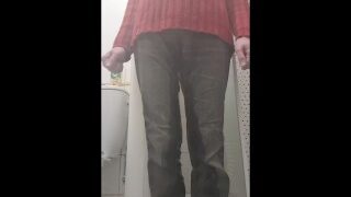Amateur teen pees black jeans