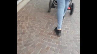 Big Ass In Tight Jeans