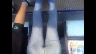 lindo culito en jeans