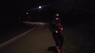 Milf pulls down tights and piss on public road