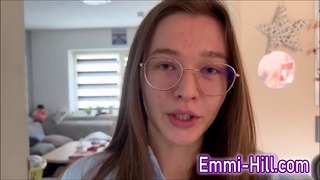 Outdoor Squirt!!! 18 Jähriges Skinny Teen Fickt Ihre Große Pussy Bis Zum Squirten.