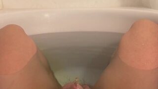 Peeeee Into The Bath