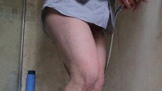 Pissing In A Bath Down