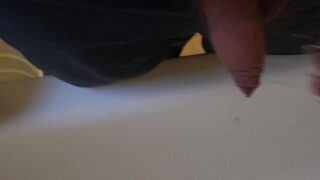 Pissing in a bath splashing sound