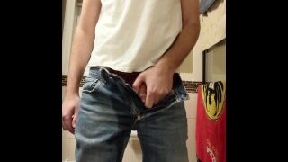 Pissing in me jeans and boxers wetting myself