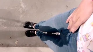 お漏らし ジーンズ 露出 限界 おしっこ Public Pee Wetting Jeans