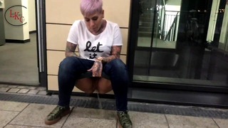 Im Ffentlich Einkaufszentrum Eine Xxl Ladung Gepisst !!