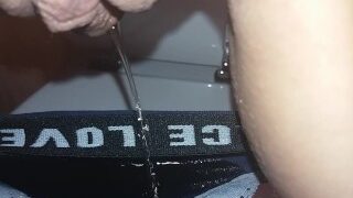 Pipì Sulle Mutandine Ormai Bagnate