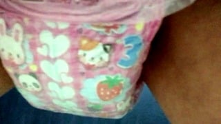 012 トイレトレーニング用おむつにおもらし かぶせてシコシコ気持ちよくなっちゃう