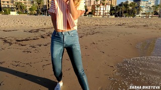 Wet shoot on a public beach with Crazy Model. Risky outdoor masturbation. Foot fetish. Pee in jeans.