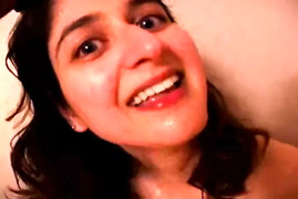 Indian Nri Reena Drinking Piss