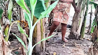 Indian aunt makes big pussy pees outdoors