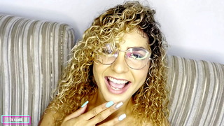 I stuck my hand in the hot girl's pussy and he pissed himself all over