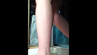 BBW pee desperation, curvy sexy girl pee on her feet