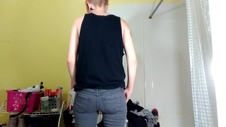 Kinky Milf’s Desperate Piss Soak